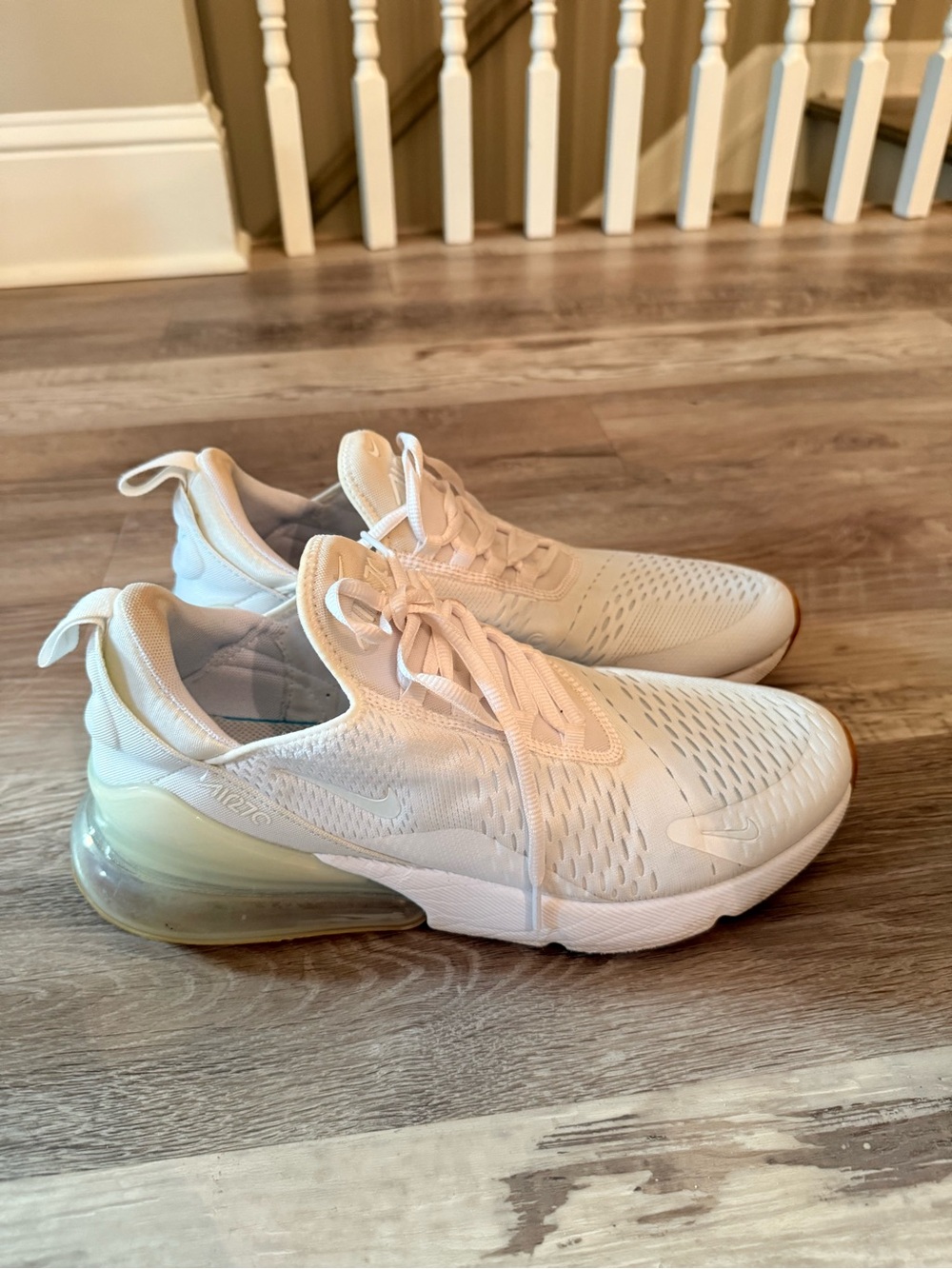 Nike Air Max 270 White Men’s Shoe Size 10.5 used but good condition